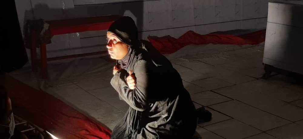 نمایش سه بعلاوه یک مساوی با خاکستر