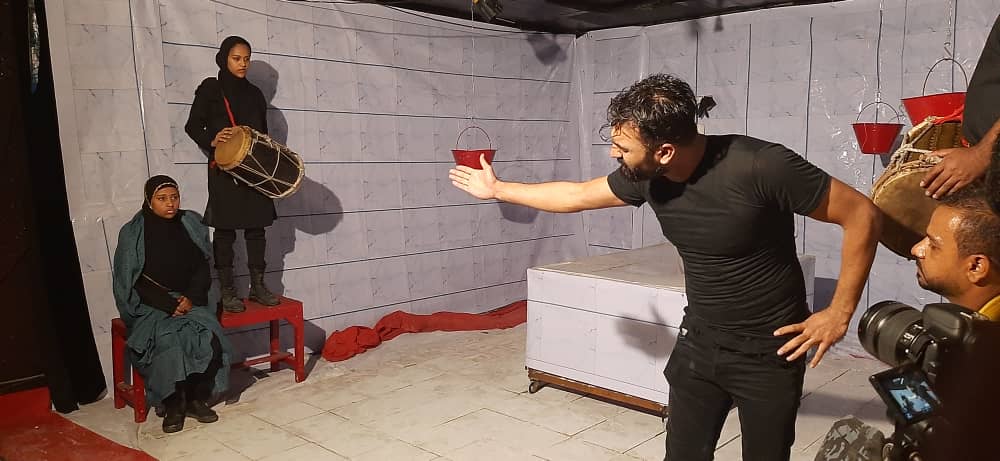 نمایش سه بعلاوه یک مساوی با خاکستر